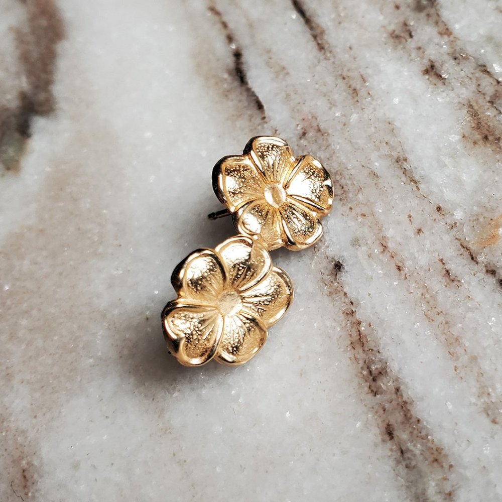 Vintage - Lightweight Flower Stud Pierced Earrings